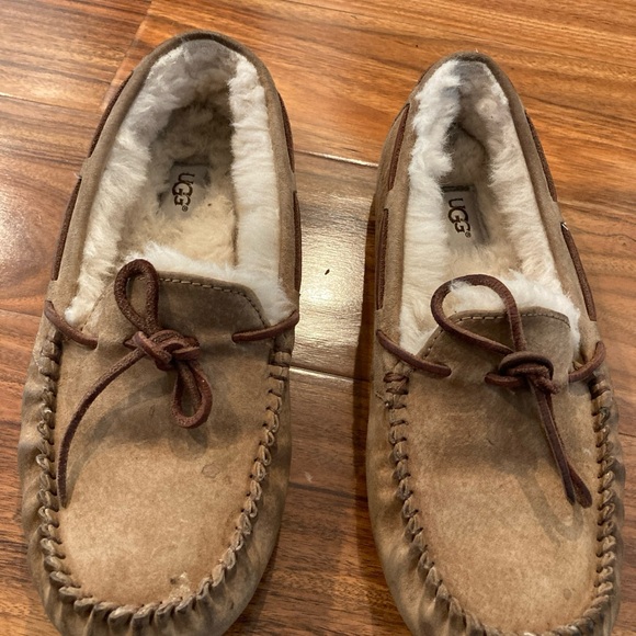 UGG Dakota 5612 Womens Chestnut Suede Sheepskin Slip-On Moccasin Slippers Sz9 - Picture 2 of 14